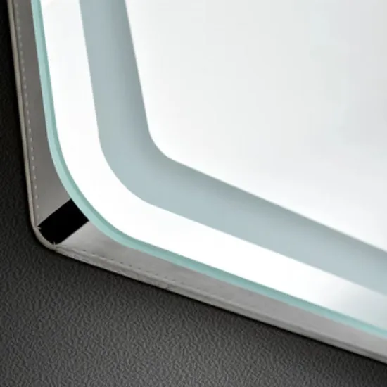 Timeless Classic Wall Mirror with Charming Vintage Aesthetic